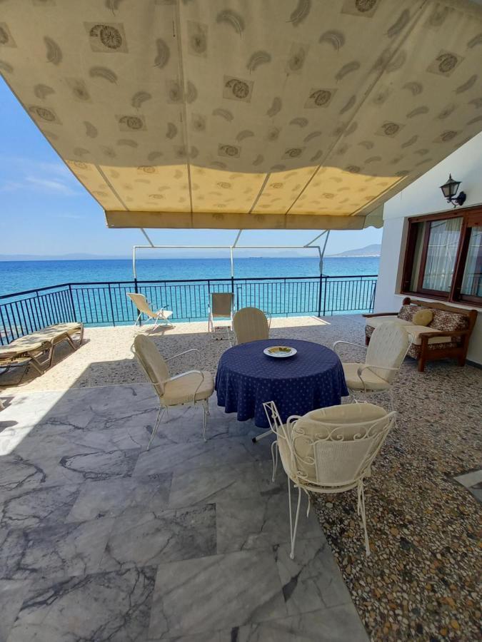 Ekie Apartment With Sea View Kalamata Esterno foto