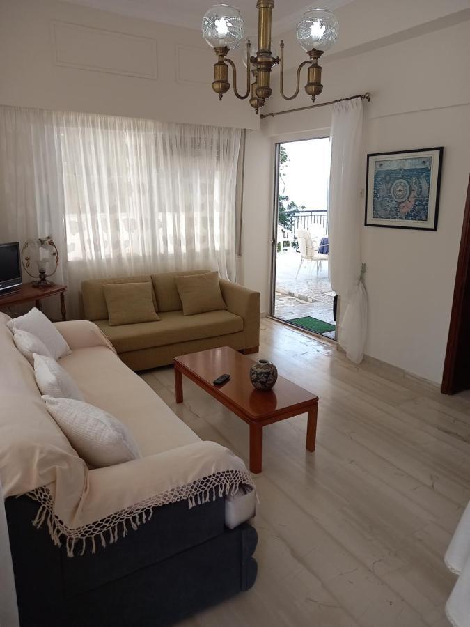 Ekie Apartment With Sea View Kalamata Esterno foto