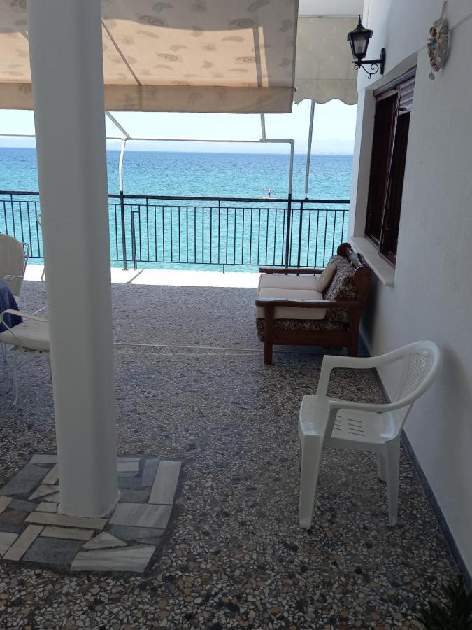 Ekie Apartment With Sea View Kalamata Esterno foto
