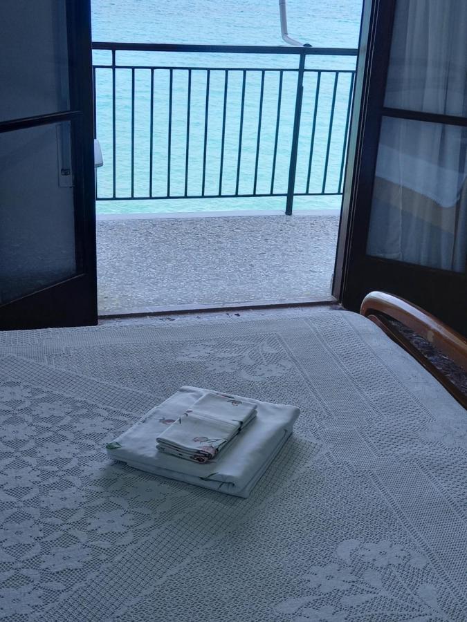 Ekie Apartment With Sea View Kalamata Esterno foto