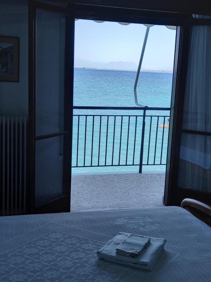 Ekie Apartment With Sea View Kalamata Esterno foto